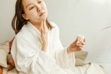 Acne: 6 errori da evitare per la salute della pelle acneica
