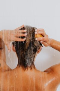 Guida ai prodotti per la cura dei capelli: come scegliere quello giusto per te