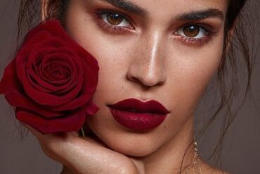 Red Wine Makeup: è la nuova tendenza trucco sui toni del rosso borgogna