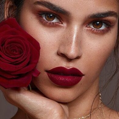 Red Wine Makeup: è la nuova tendenza trucco sui toni del rosso borgogna