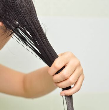 Acqua di Riso: Capelli più Lunghi e Belli con un rimedio casalingo approvato anche dalla Scienza