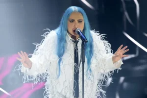 Sanremo 2024: Bertè e Rosa Villain rilanciano il trend dei capelli azzurri